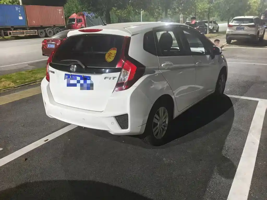Honda Fit — миниатюра 4
