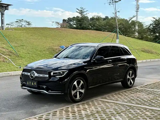 MERCEDES-BENZ GLC 2023