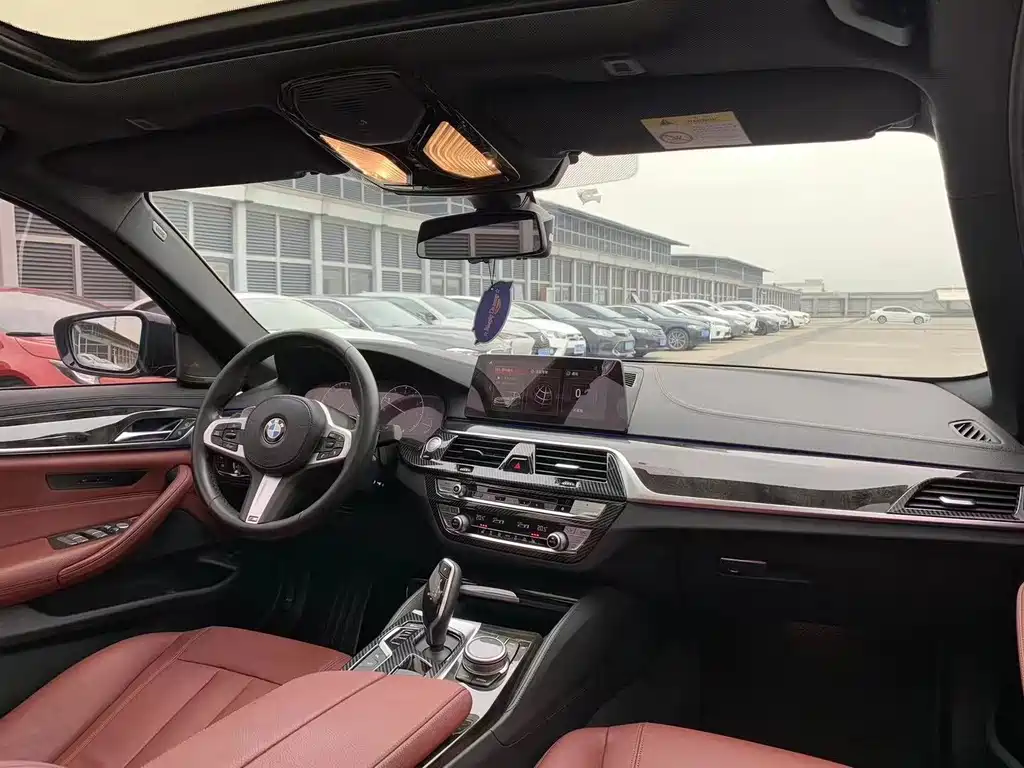 BMW 5 Series — миниатюра 4