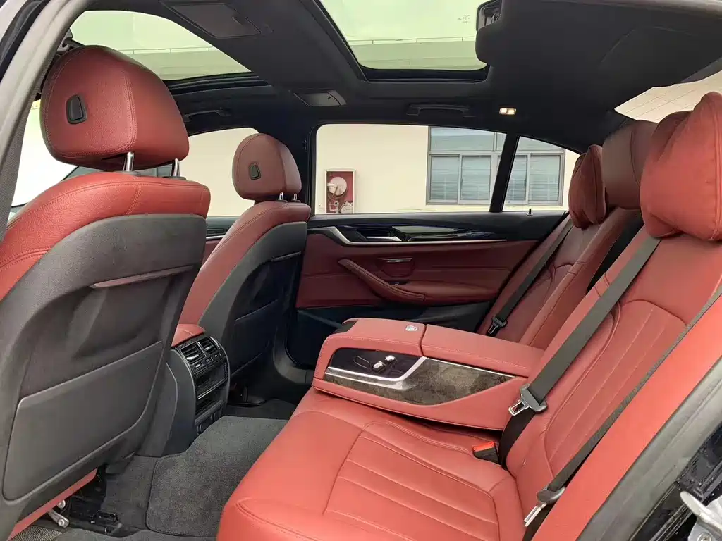 BMW 5 Series — миниатюра 6