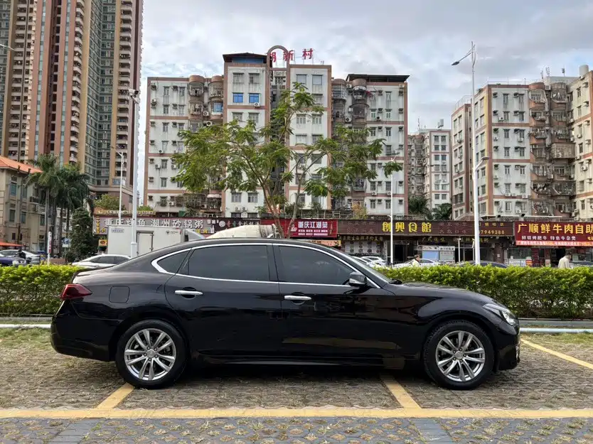 Infiniti Q70 — миниатюра 7
