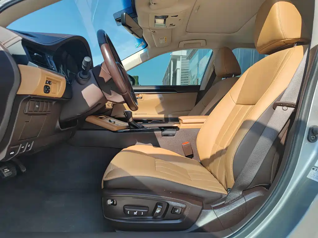 Lexus ES — миниатюра 5