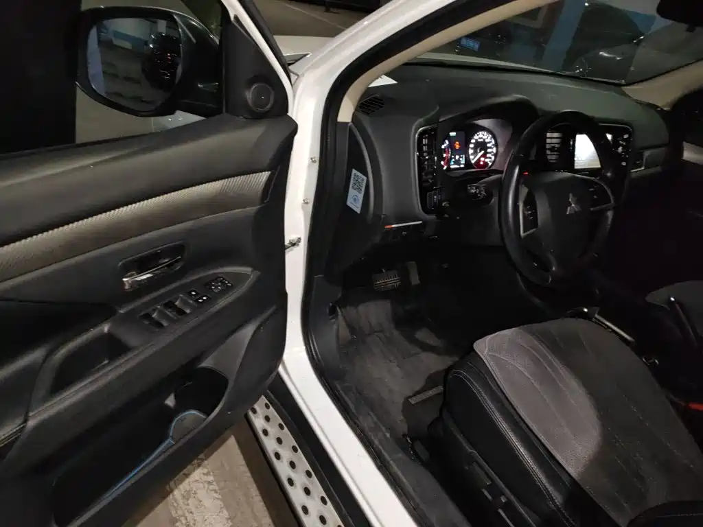 Mitsubishi Outlander (Import) — миниатюра 17