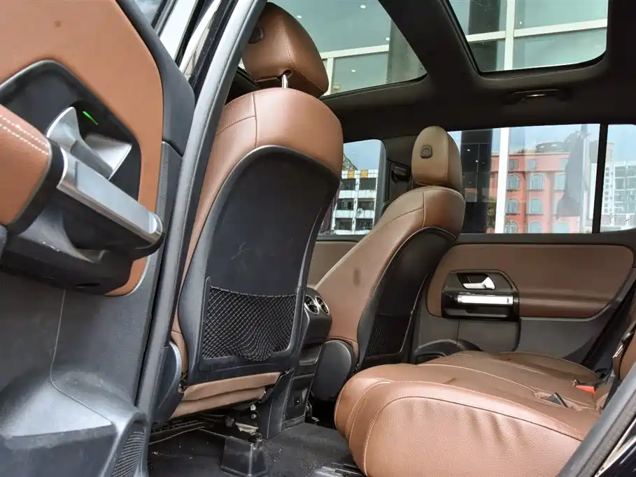 Mercedes-Benz GLB — миниатюра 17