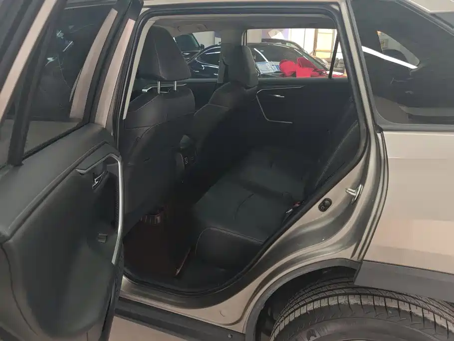 Toyota RAV4 — миниатюра 11