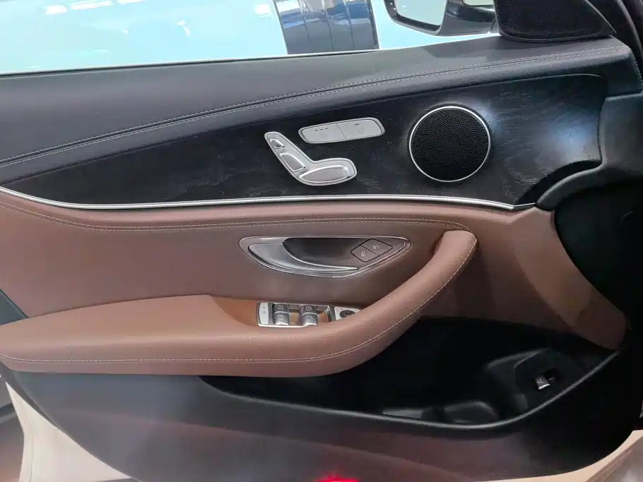 Mercedes-Benz E-Class — миниатюра 7