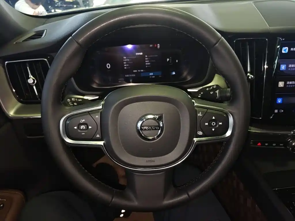 Volvo XC60 — миниатюра 11