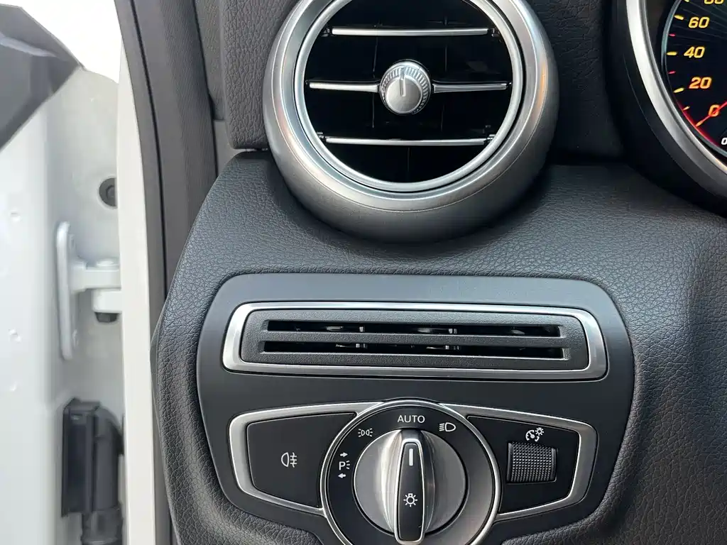 Mercedes-Benz C-Class (Import) — миниатюра 16