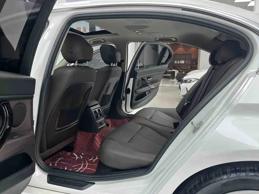 BMW 3 Series — миниатюра 6