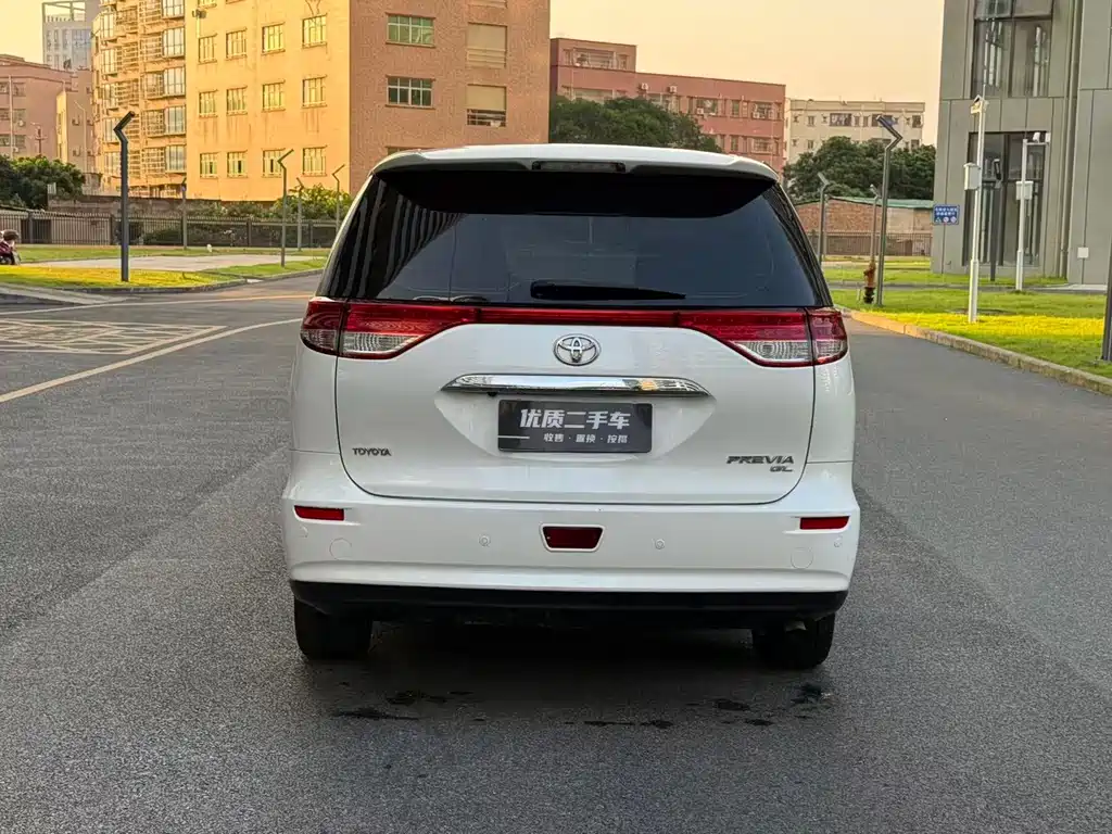 Toyota Previa — миниатюра 8
