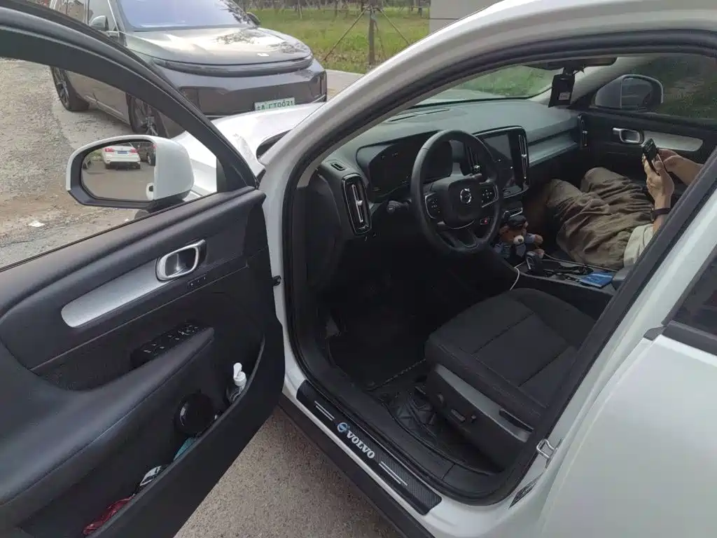 Volvo XC40 — миниатюра 14