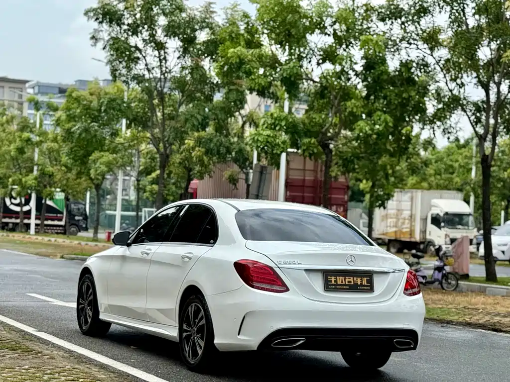 Mercedes-Benz C-Class — миниатюра 8