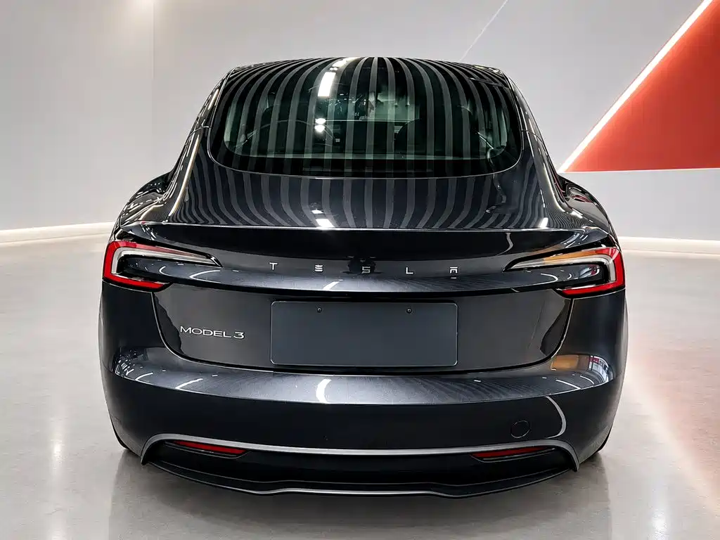 Tesla Model 3 — миниатюра 5