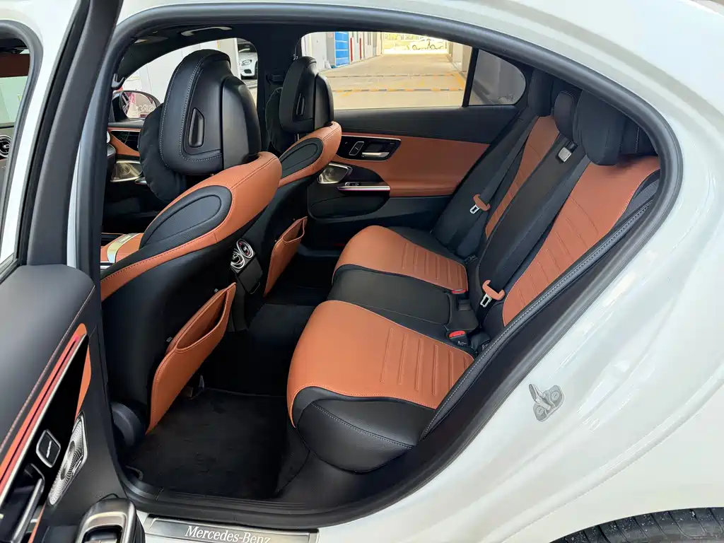 Mercedes-Benz C-Class — миниатюра 6