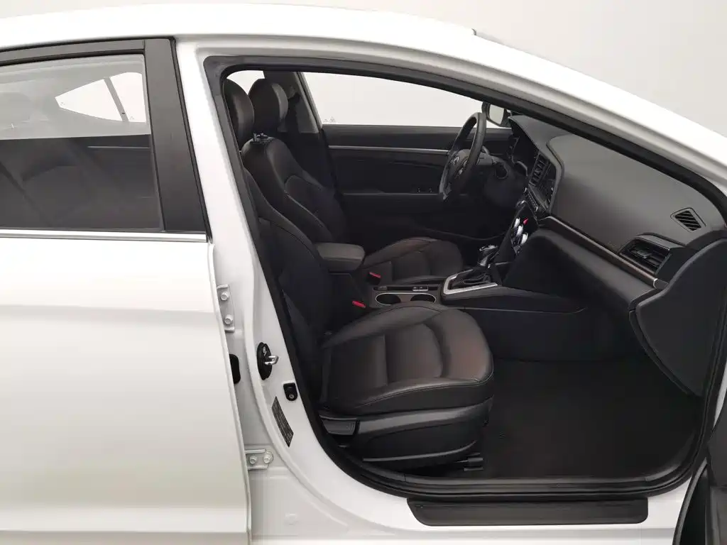 Hyundai Elantra — миниатюра 23