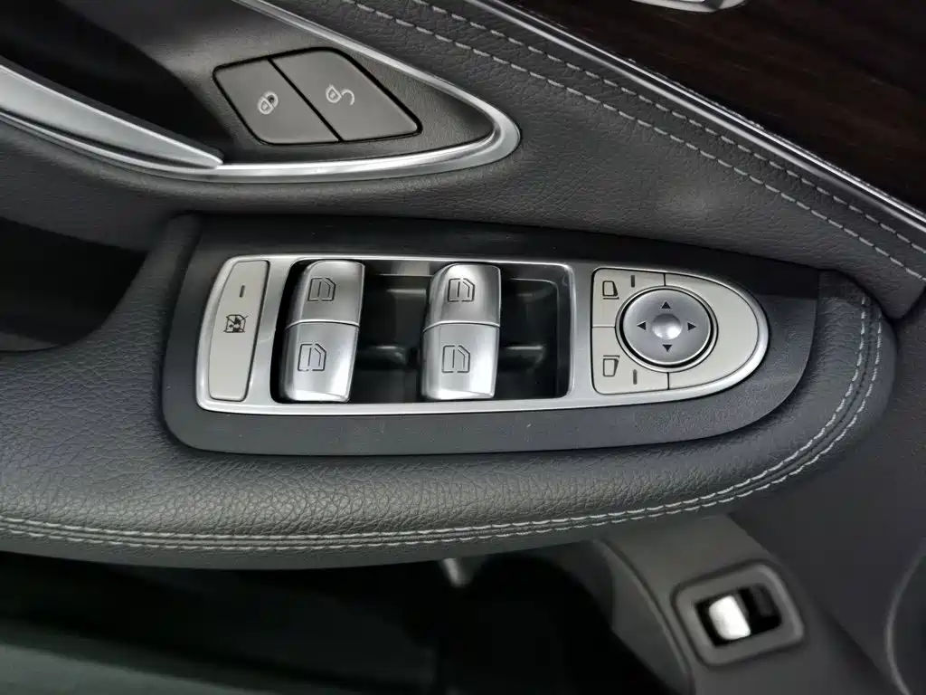 Mercedes-Benz C-Class — миниатюра 9