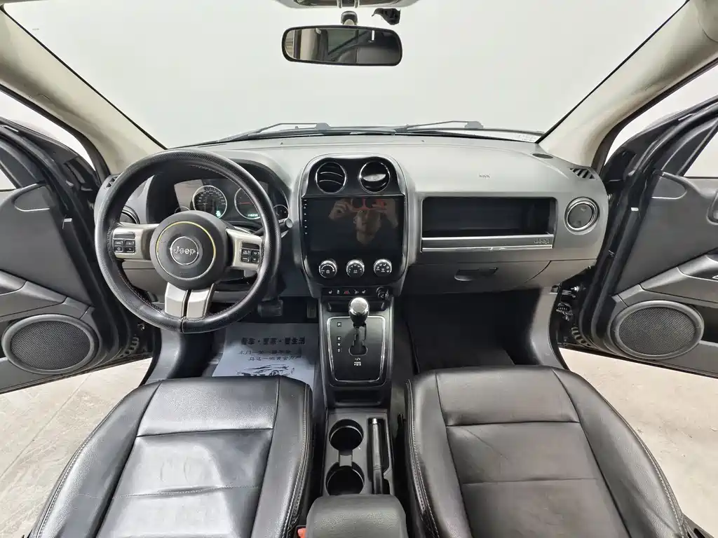 Jeep Compass (Import) — миниатюра 9