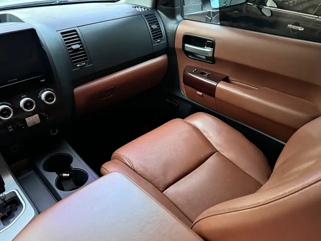 Toyota Sequoia — миниатюра 13