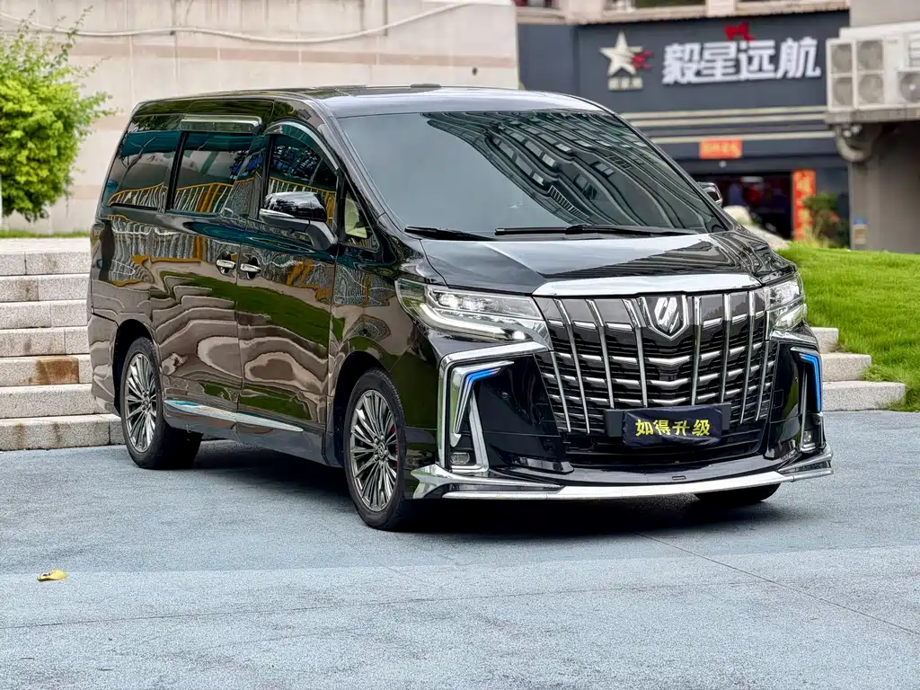 Toyota Alphard — миниатюра 3