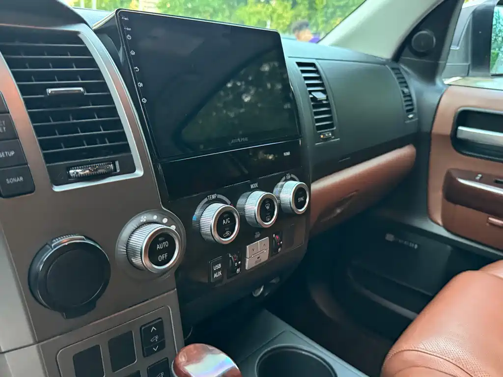 Toyota Sequoia — миниатюра 17