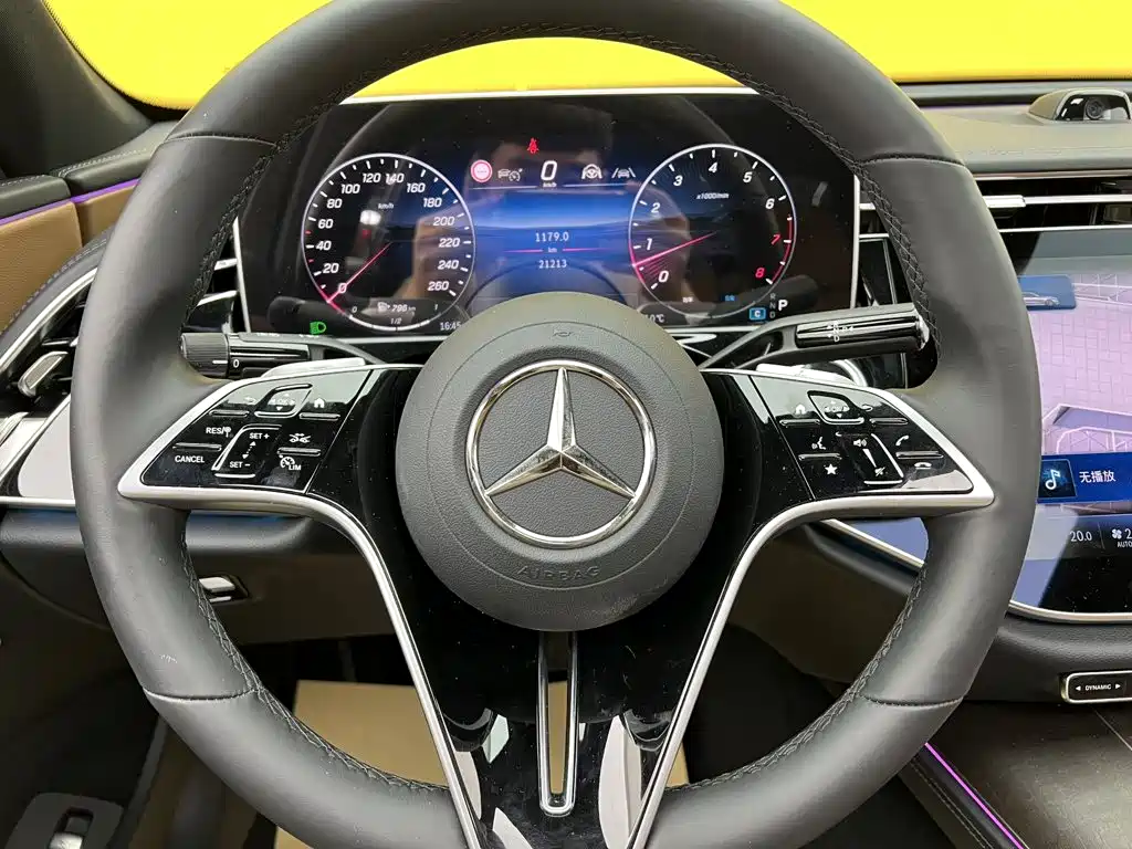Mercedes-Benz E-Class — миниатюра 16