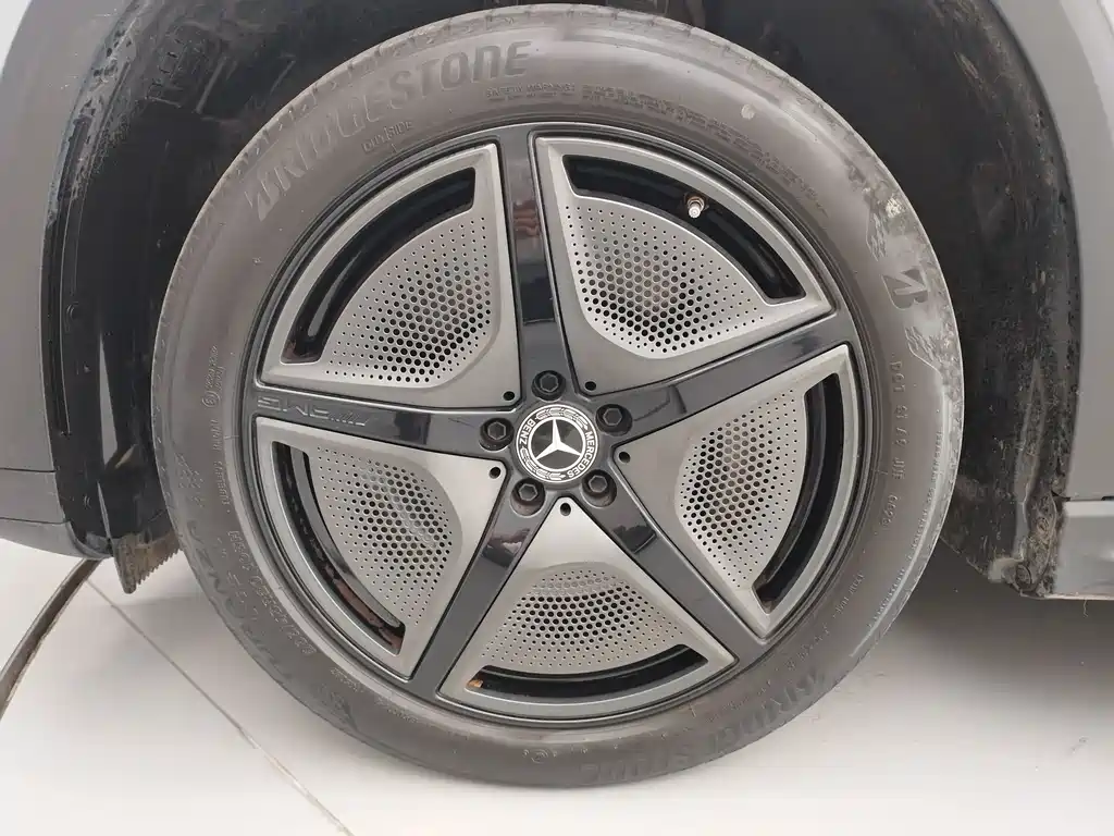 Mercedes-Benz EQE SUV — миниатюра 10