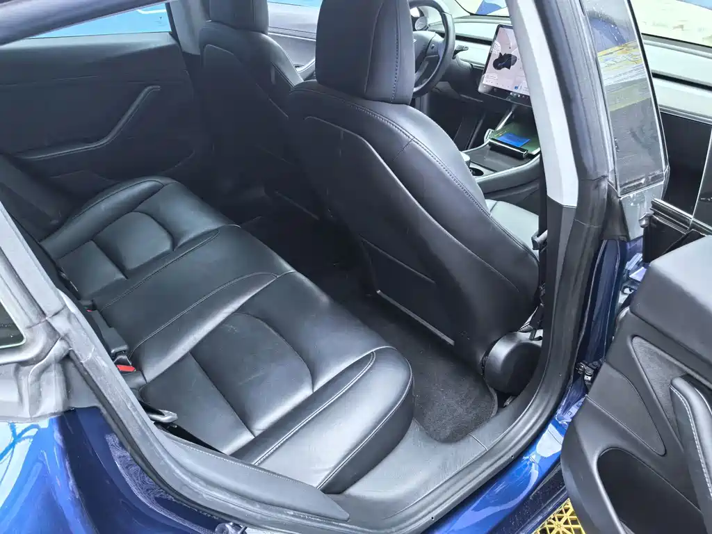 Tesla Model 3 — миниатюра 5