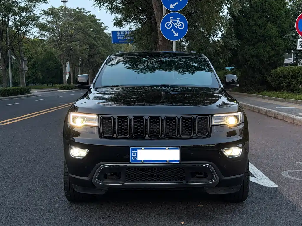 Jeep Grand Cherokee (Import) — миниатюра 2