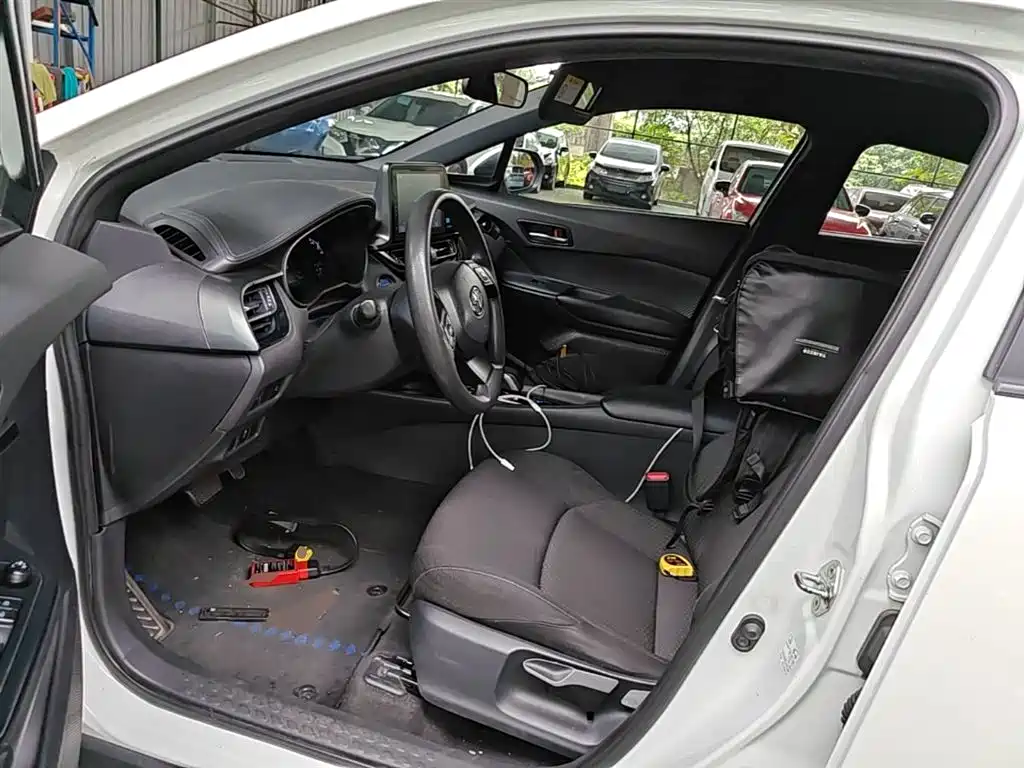 Toyota C-HR EV — миниатюра 11