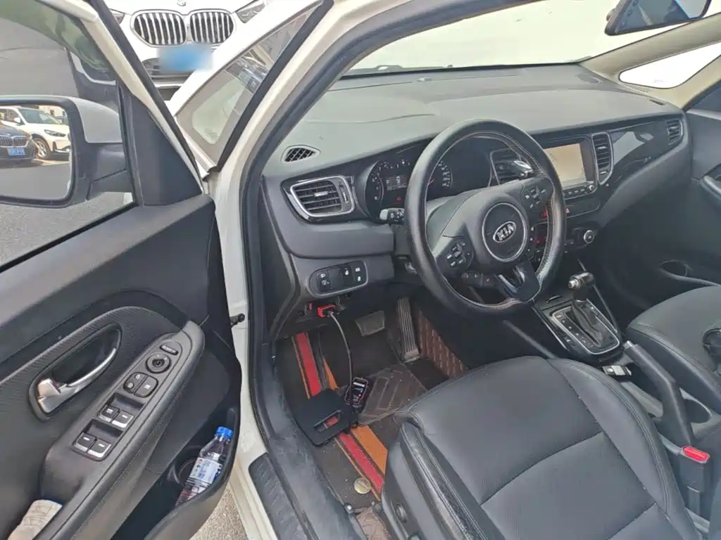 Kia Carens — миниатюра 16