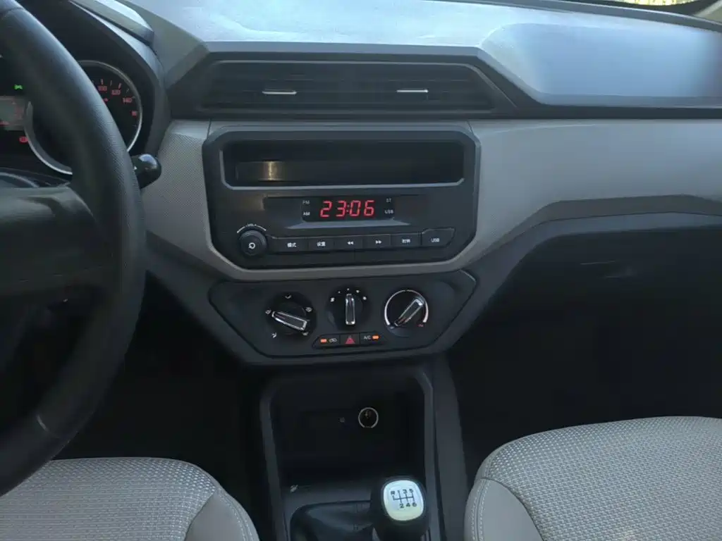 Wuling Hongguang — миниатюра 13