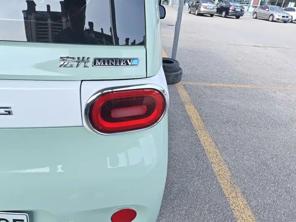 Wuling MINIEV — миниатюра 8