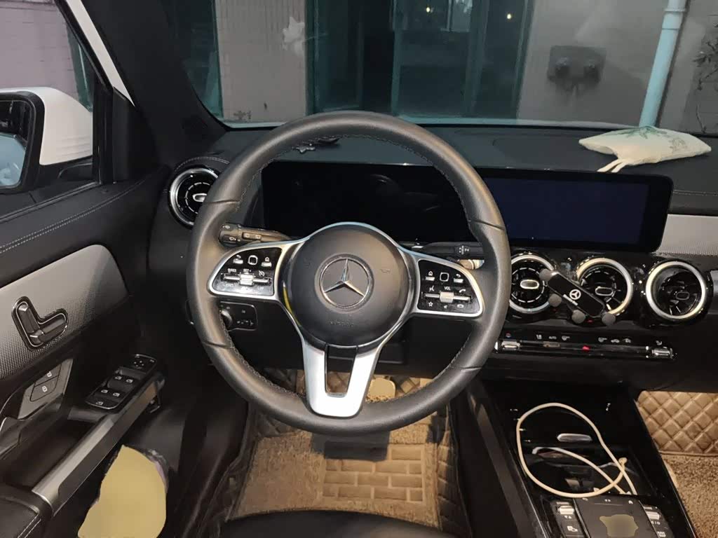 Mercedes-Benz GLB 1.3 л 2022 г. Белый, пробег 6400 км