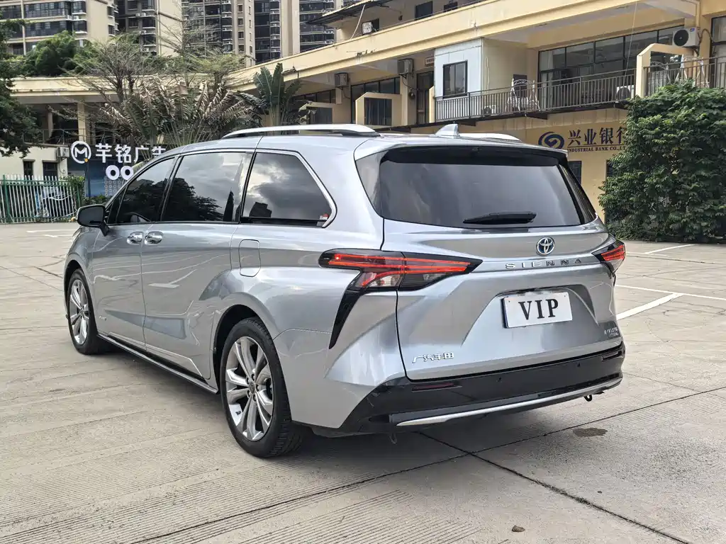 Toyota Sienna — миниатюра 5