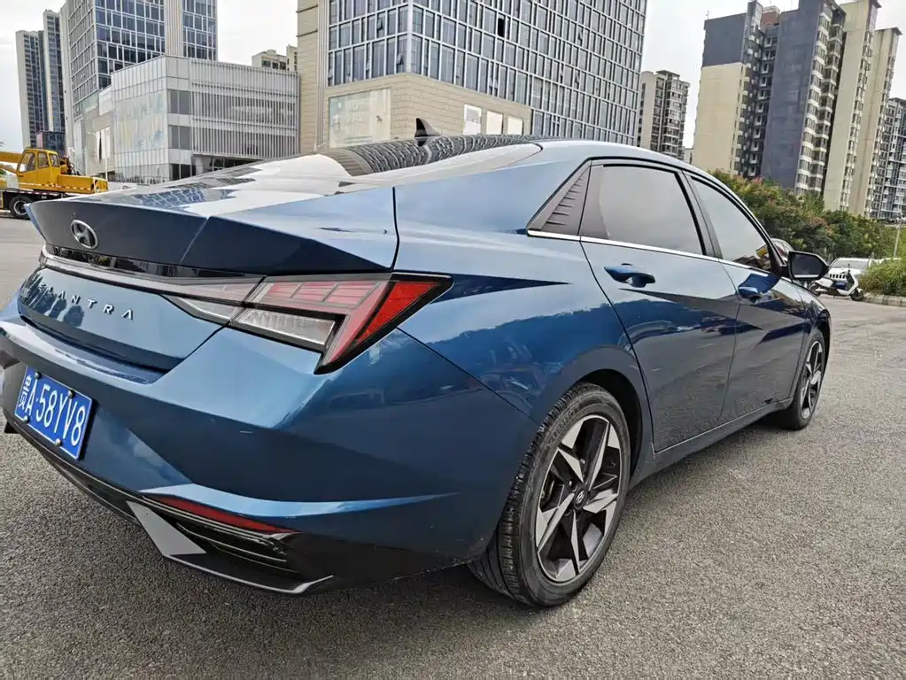 Hyundai Elantra — миниатюра 10