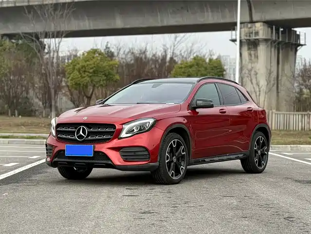 MERCEDES-BENZ GLA