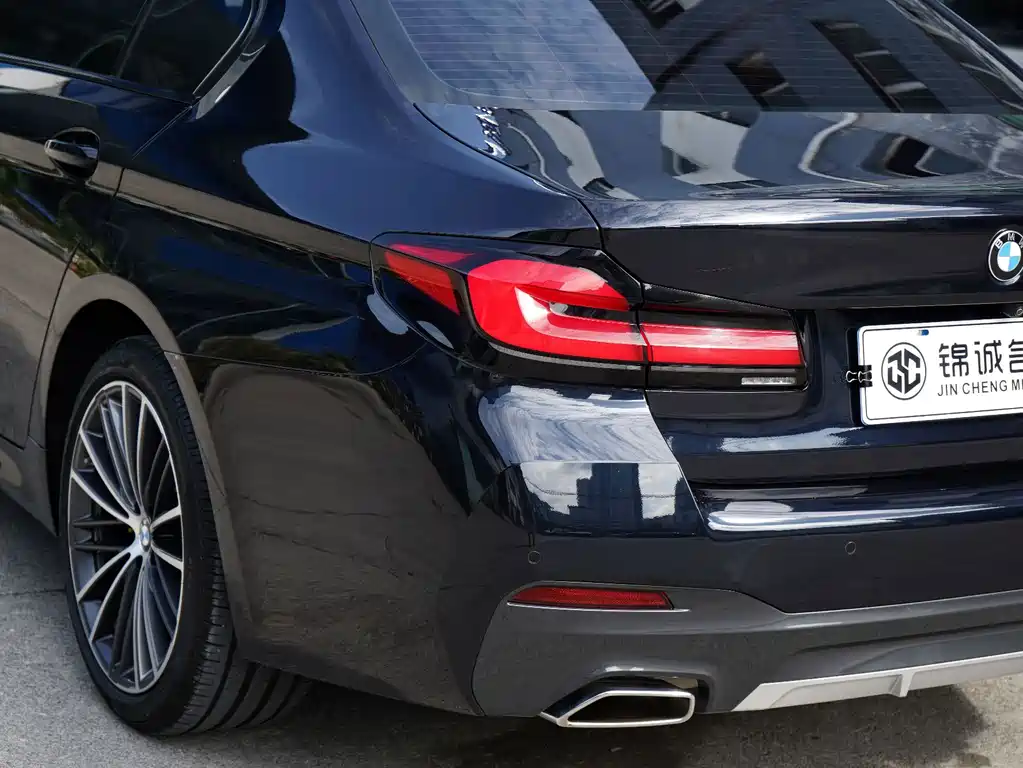 BMW 5 Series — миниатюра 17