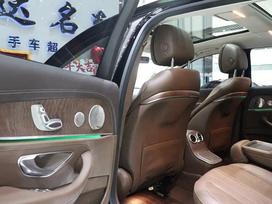 Mercedes-Benz E-Class — миниатюра 9