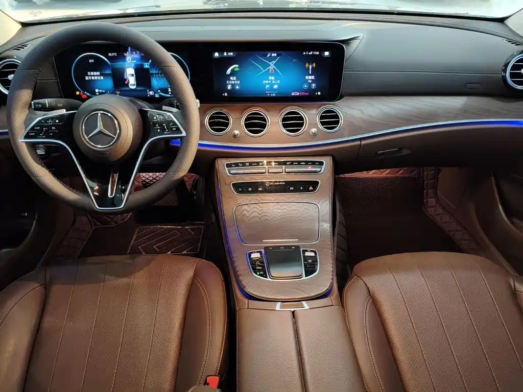 Mercedes-Benz E-Class — миниатюра 11