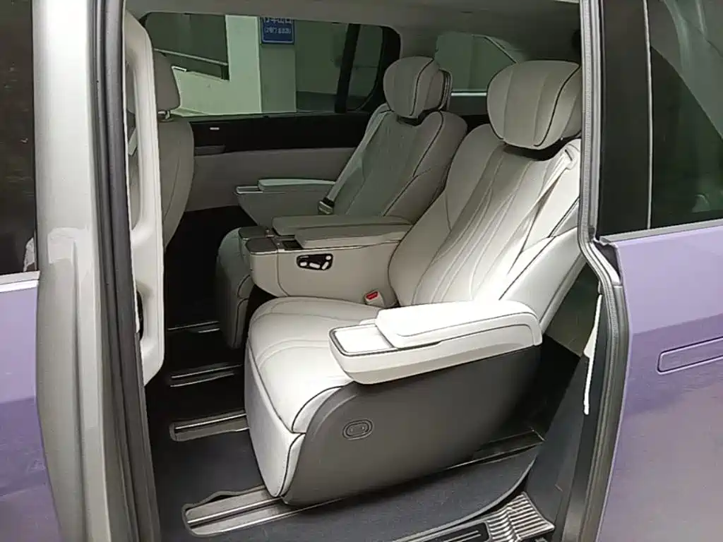 XPeng X9 — миниатюра 17