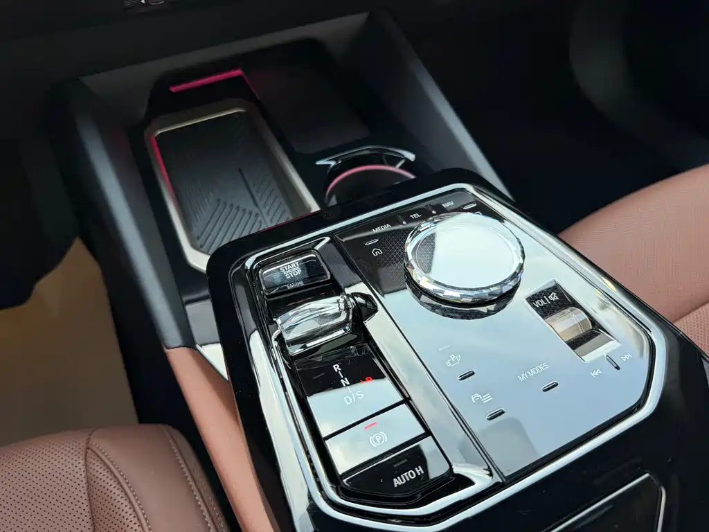 BMW 5 Series — миниатюра 15