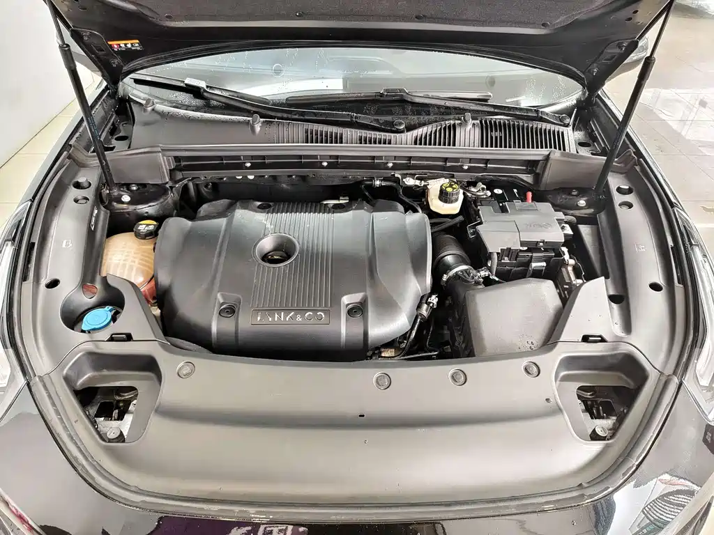 LYNK & CO. 02 HATCHBACK