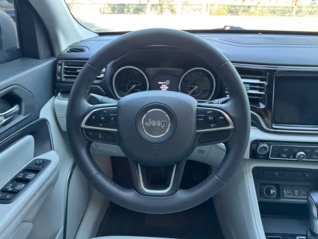 Jeep Grand Commander — миниатюра 7