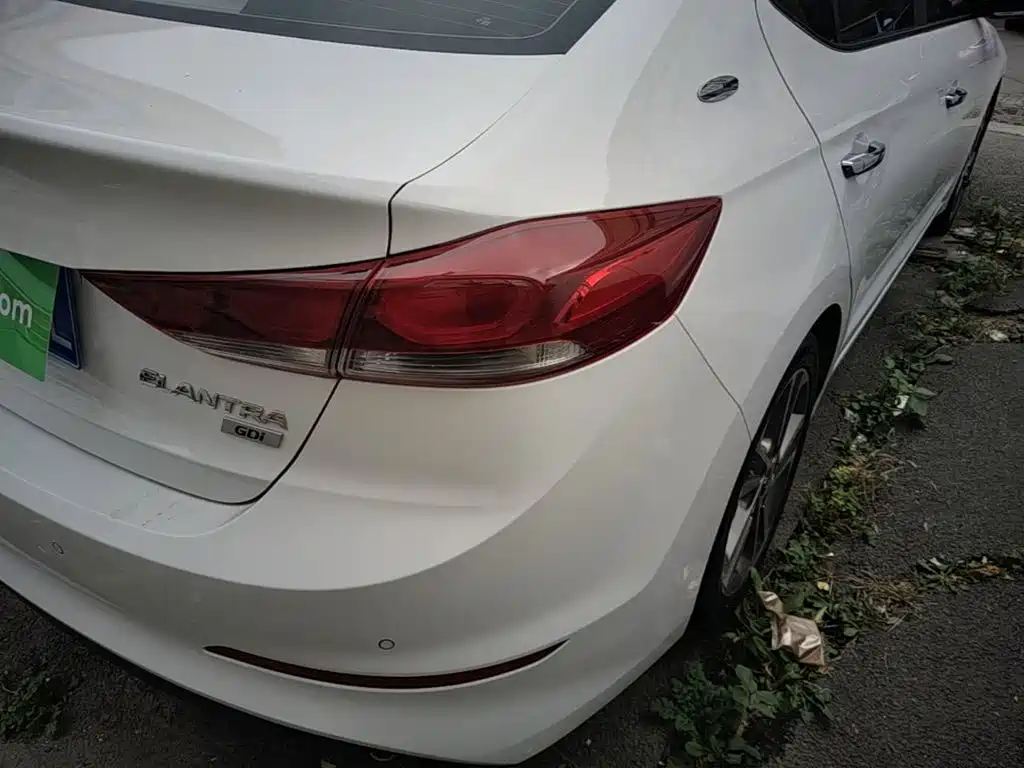 Hyundai Elantra — миниатюра 8
