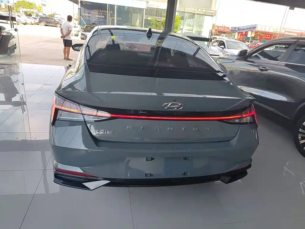 Hyundai Elantra — миниатюра 6