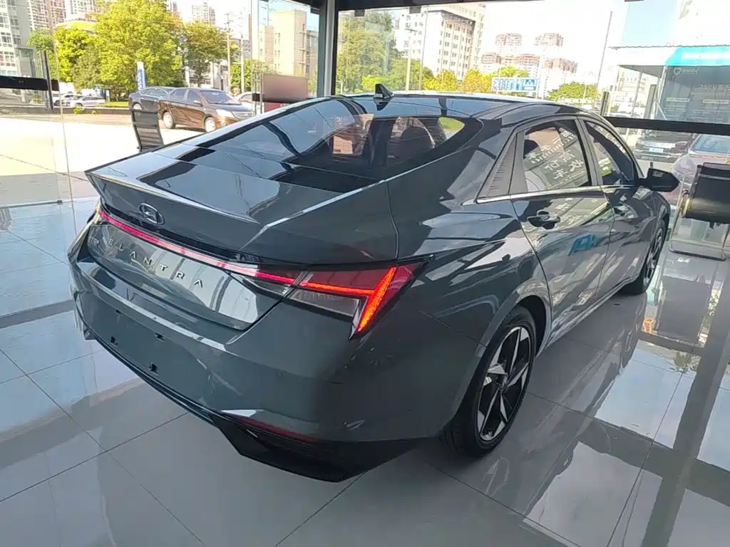 Hyundai Elantra — миниатюра 7