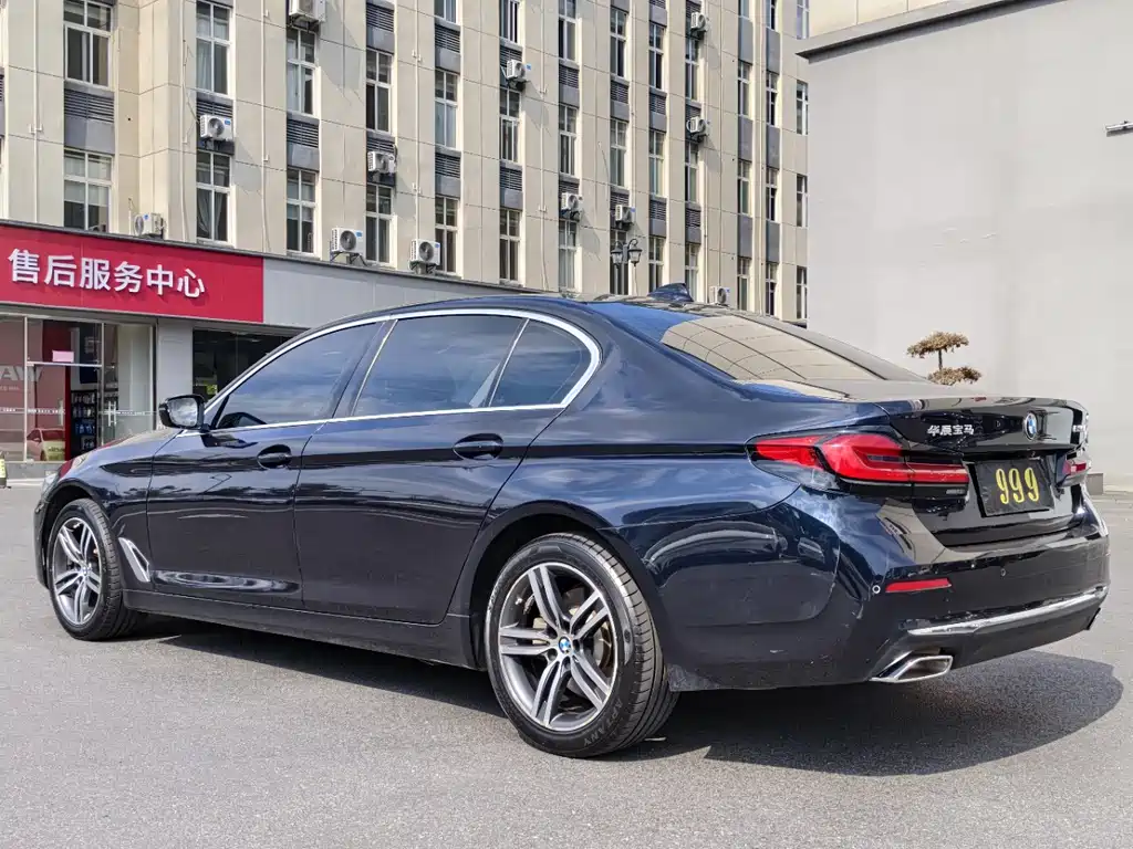 BMW 5 Series — миниатюра 12
