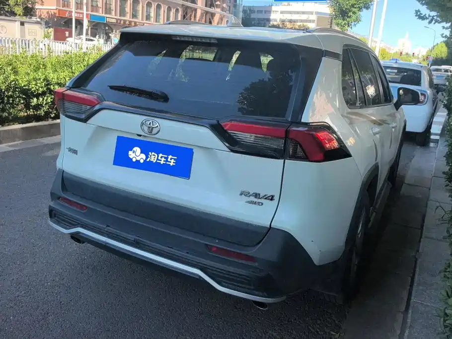 Toyota RAV4 — миниатюра 3