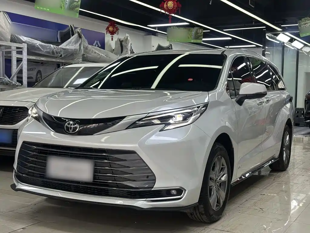 Toyota Sienna — миниатюра 3