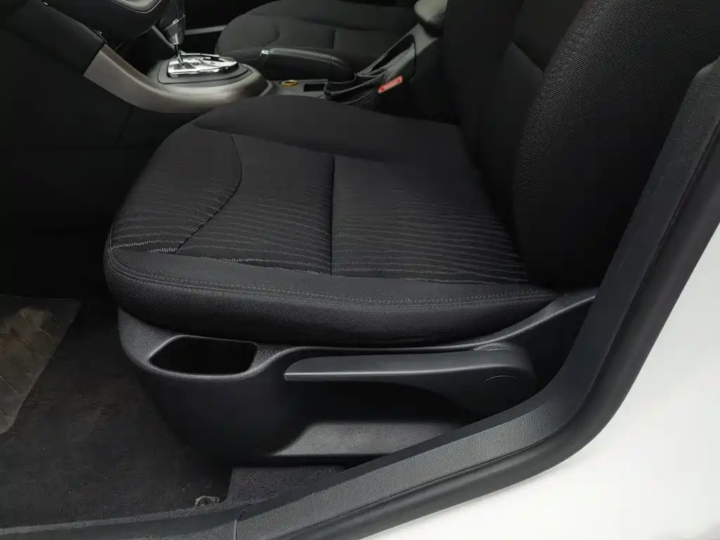 Peugeot 408 — миниатюра 20